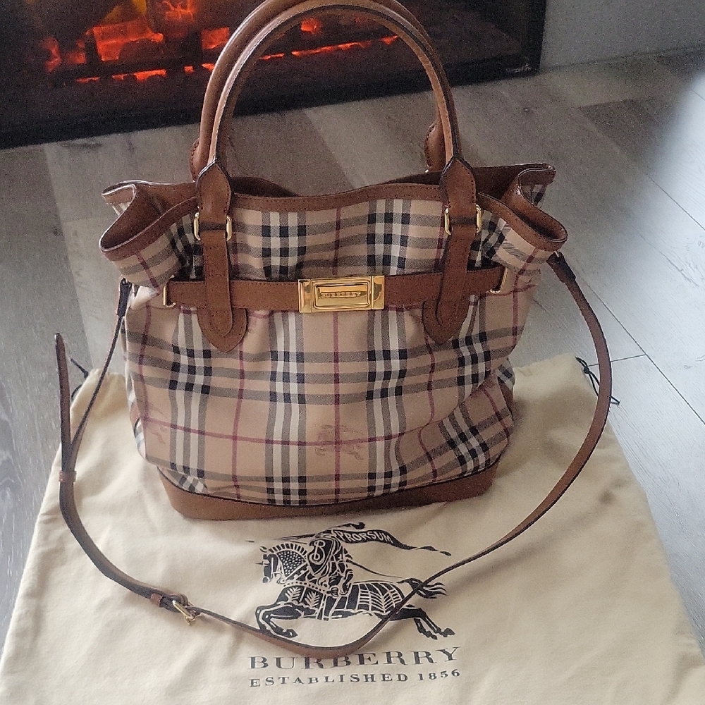 Burberry Haymarket Golderton Tan Black Red Checkered Plaid Tote